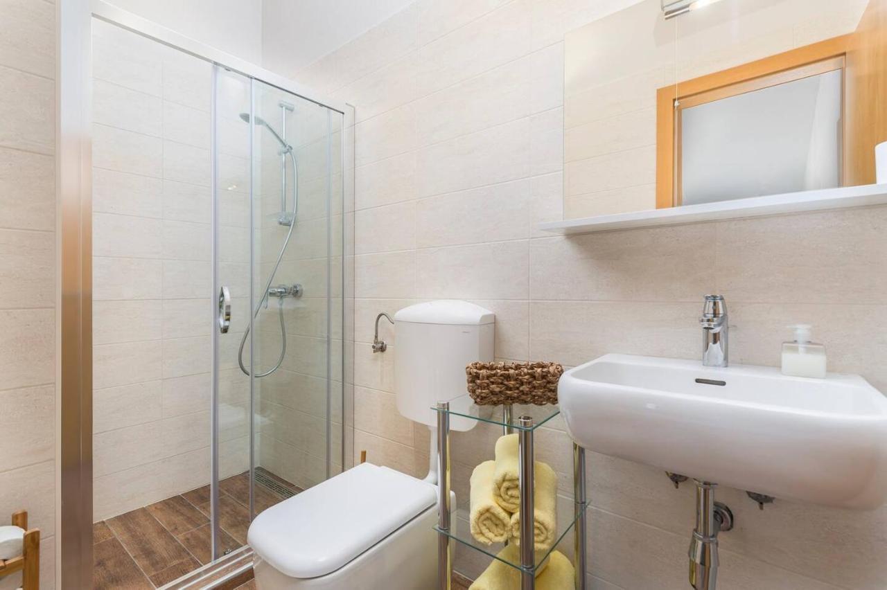 E&T Apartments With A Beautiful Pool Rabac Εξωτερικό φωτογραφία