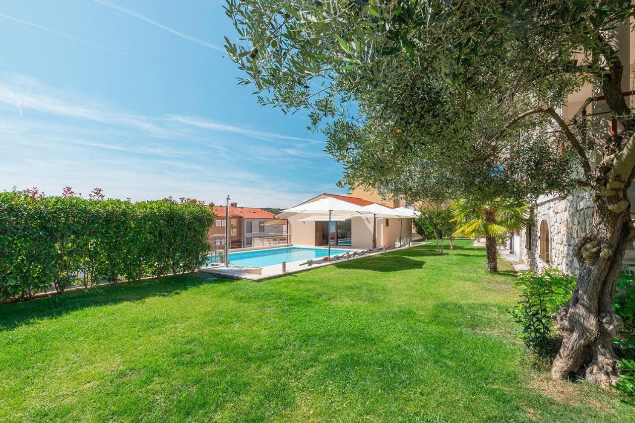 E&T Apartments With A Beautiful Pool Rabac Εξωτερικό φωτογραφία