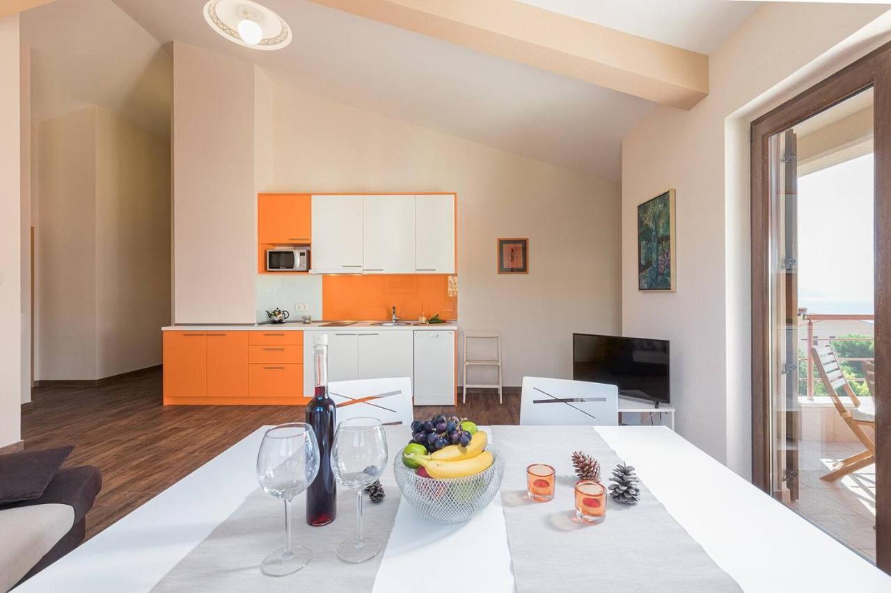 E&T Apartments With A Beautiful Pool Rabac Εξωτερικό φωτογραφία