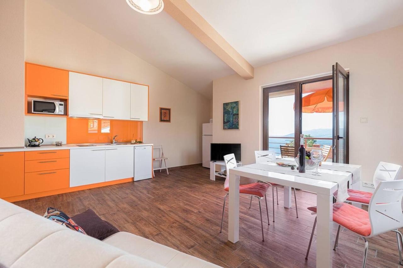 E&T Apartments With A Beautiful Pool Rabac Εξωτερικό φωτογραφία