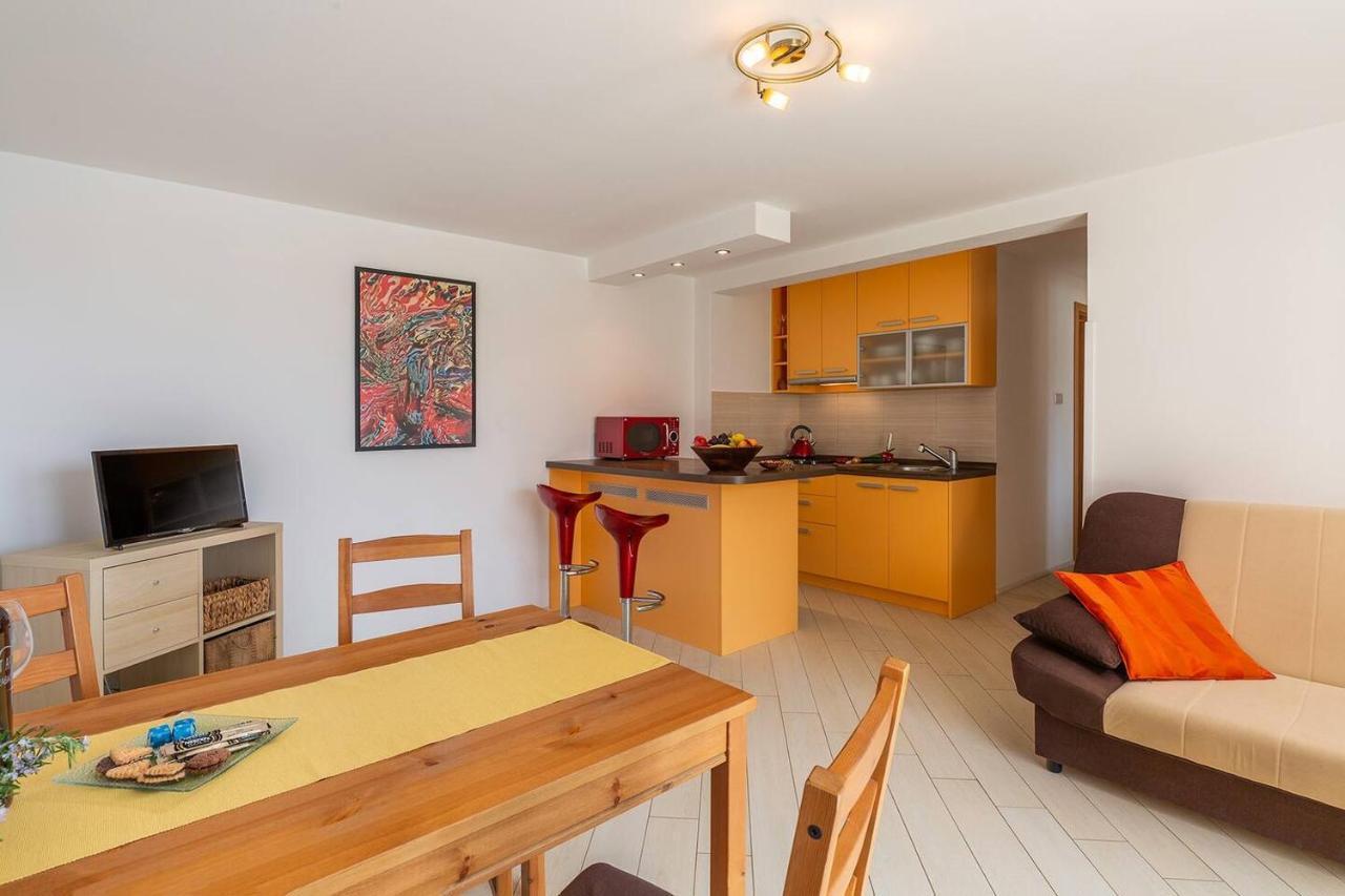 E&T Apartments With A Beautiful Pool Rabac Εξωτερικό φωτογραφία