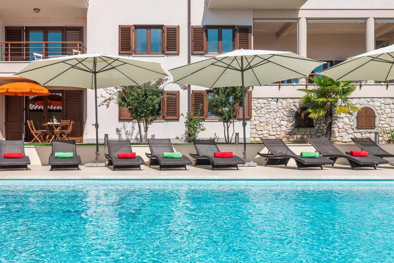 E&T Apartments With A Beautiful Pool Rabac Εξωτερικό φωτογραφία