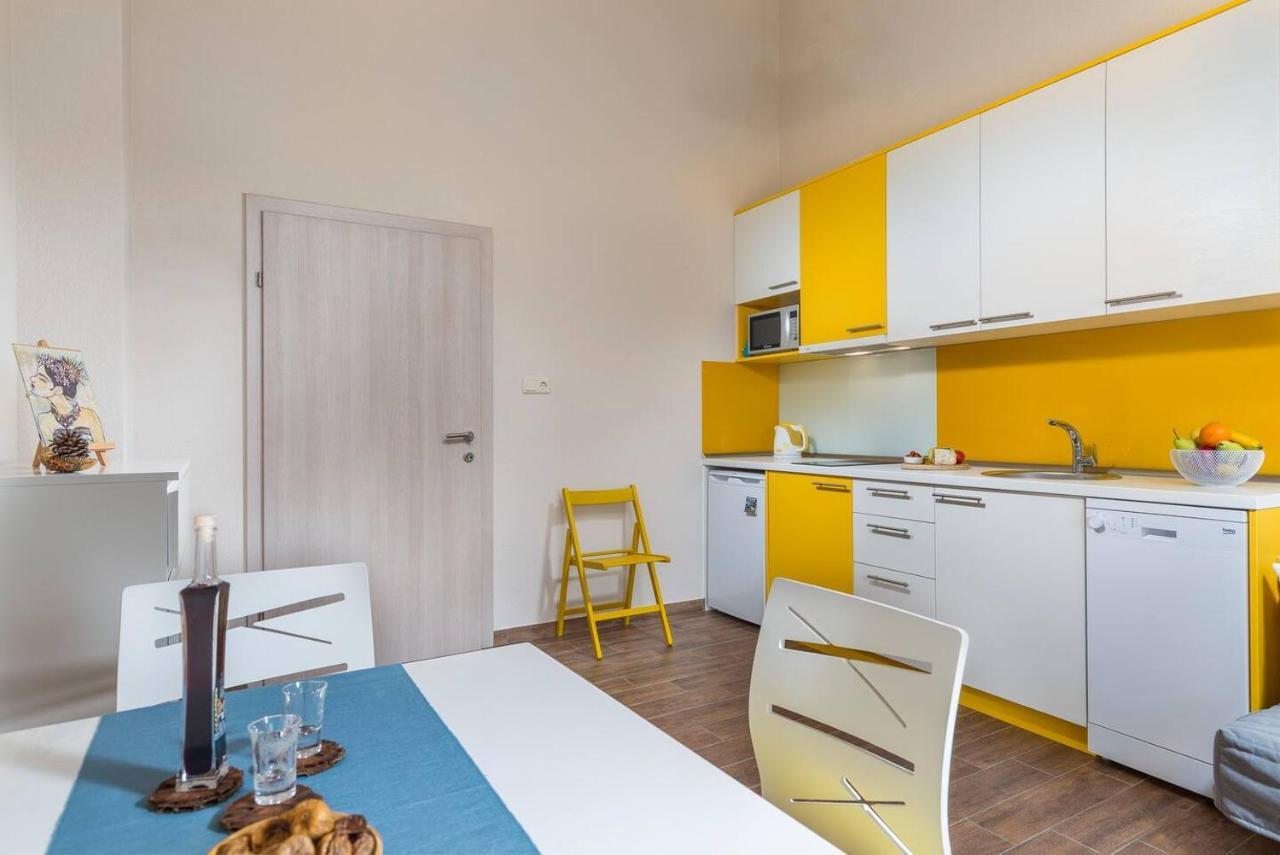 E&T Apartments With A Beautiful Pool Rabac Εξωτερικό φωτογραφία