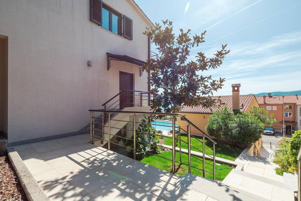 E&T Apartments With A Beautiful Pool Rabac Εξωτερικό φωτογραφία
