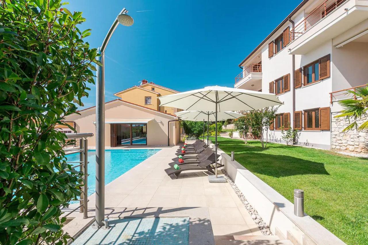 E&T Apartments With A Beautiful Pool Rabac Εξωτερικό φωτογραφία